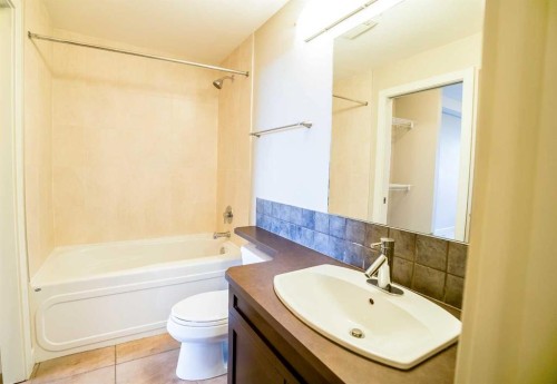 321-100 Lakeway Boulevard, Sylvan Lake, AB - Indoor Photo Showing Bathroom