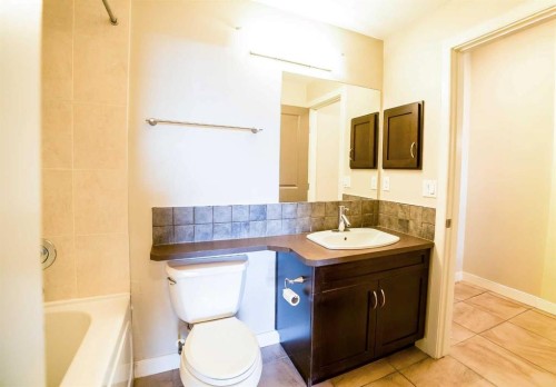 321-100 Lakeway Boulevard, Sylvan Lake, AB - Indoor Photo Showing Bathroom