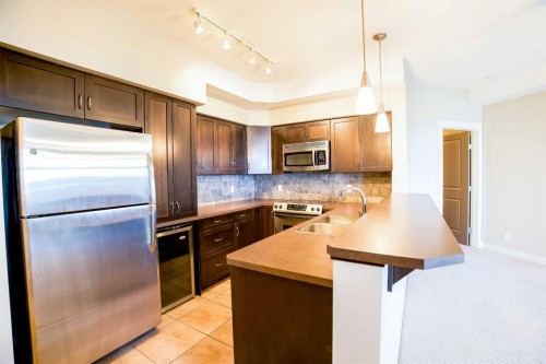 321-100 Lakeway Boulevard, Sylvan Lake, AB - Indoor Photo Showing Kitchen With Double Sink