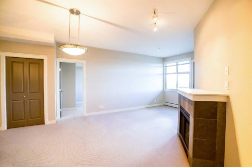 321-100 Lakeway Boulevard, Sylvan Lake, AB - Indoor Photo Showing Other Room