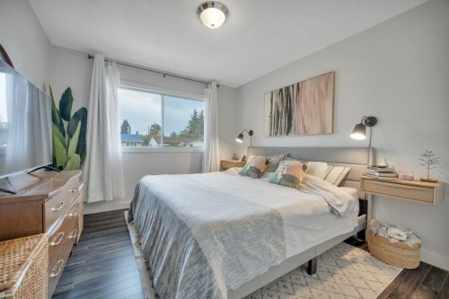 7715 73 Avenue Nw, Edmonton, AB - Indoor Photo Showing Bedroom