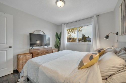 7715 73 Avenue Nw, Edmonton, AB - Indoor Photo Showing Bedroom