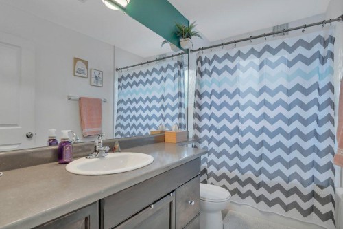 7715 73 Avenue Nw, Edmonton, AB - Indoor Photo Showing Bathroom