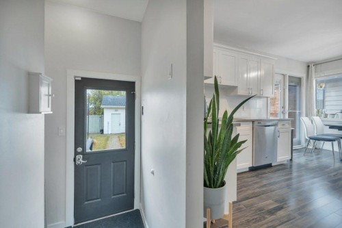 7715 73 Avenue Nw, Edmonton, AB - Indoor Photo Showing Kitchen
