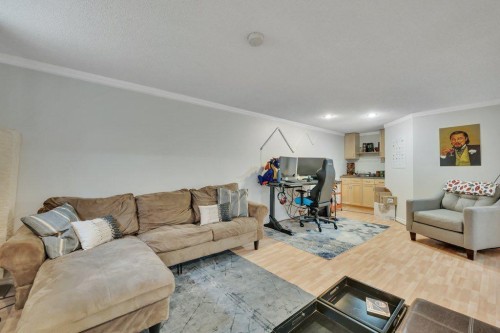 7715 73 Avenue Nw, Edmonton, AB - Indoor Photo Showing Living Room