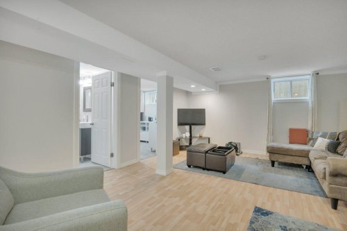 7715 73 Avenue Nw, Edmonton, AB - Indoor