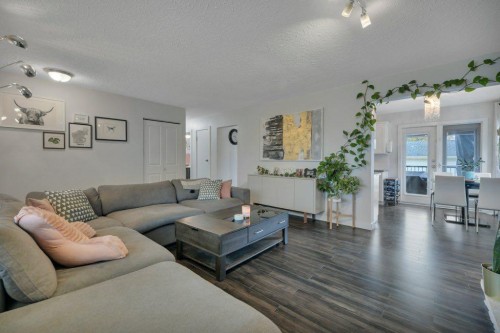 7715 73 Avenue Nw, Edmonton, AB - Indoor Photo Showing Living Room