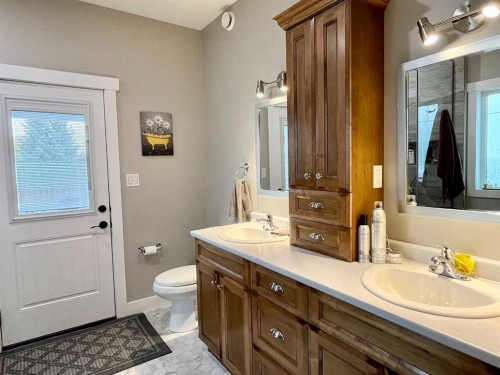 5132 54 Avenue, Viking, AB - Indoor Photo Showing Bathroom