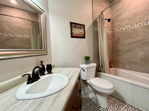 5132 54 Avenue, Viking, AB - Indoor Photo Showing Bathroom