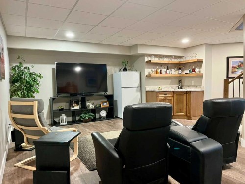 5132 54 Avenue, Viking, AB - Indoor