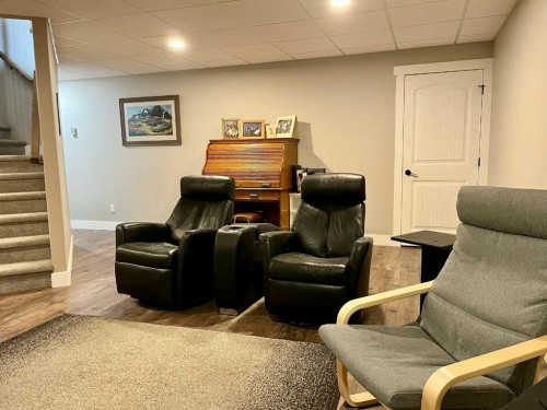 5132 54 Avenue, Viking, AB - Indoor