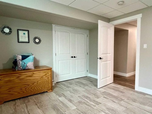 5132 54 Avenue, Viking, AB - Indoor