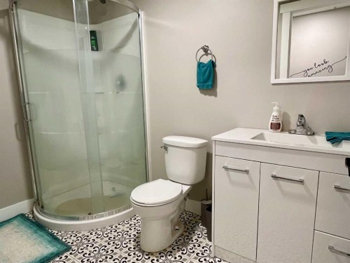 5132 54 Avenue, Viking, AB - Indoor Photo Showing Bathroom