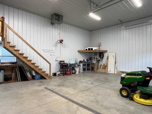 5132 54 Avenue, Viking, AB - Indoor Photo Showing Garage