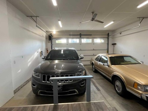 5132 54 Avenue, Viking, AB - Indoor Photo Showing Garage