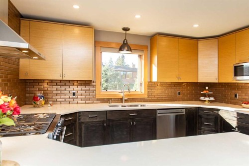 37 Wildrose Street, Rural Lacombe County, AB - Indoor Photo Showing Kitchen With Double Sink With Upgraded Kitchen