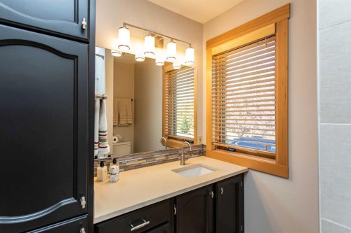 37 Wildrose Street, Rural Lacombe County, AB - Indoor Photo Showing Bathroom