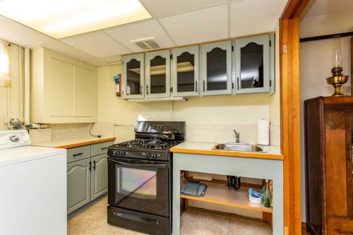 37 Wildrose Street, Rural Lacombe County, AB - Indoor Photo Showing Laundry Room
