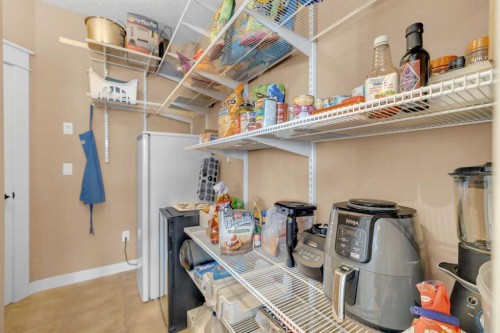 40 Oakfield Close, Red Deer, AB - Indoor