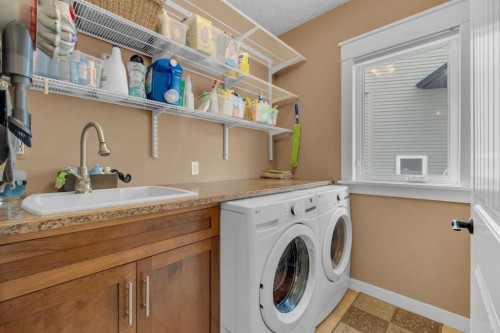 40 Oakfield Close, Red Deer, AB - Indoor Photo Showing Laundry Room