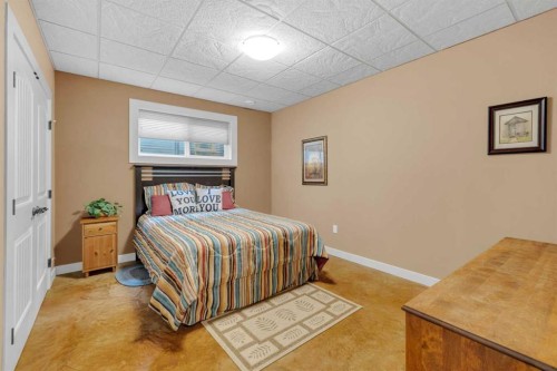 40 Oakfield Close, Red Deer, AB - Indoor Photo Showing Bedroom