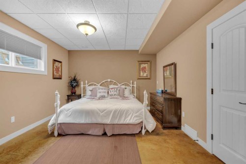 40 Oakfield Close, Red Deer, AB - Indoor Photo Showing Bedroom