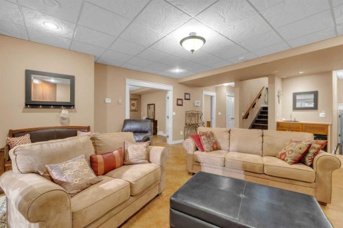 40 Oakfield Close, Red Deer, AB - Indoor Photo Showing Living Room