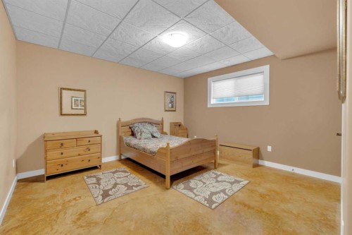 40 Oakfield Close, Red Deer, AB - Indoor Photo Showing Bedroom