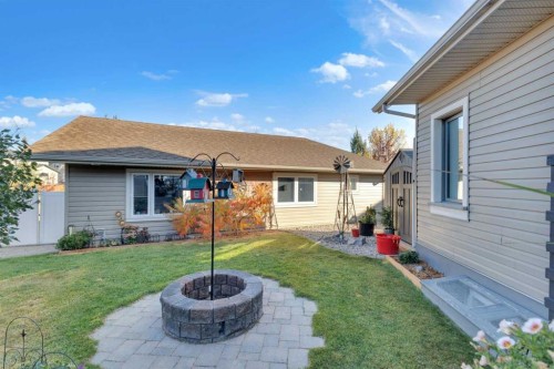 40 Oakfield Close, Red Deer, AB - Outdoor