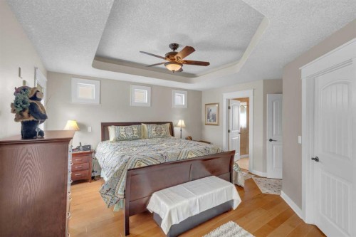 40 Oakfield Close, Red Deer, AB - Indoor Photo Showing Bedroom