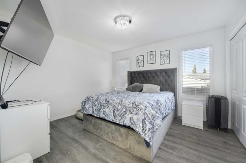 44 Parkside Crescent, Blackfalds, AB - Indoor Photo Showing Bedroom