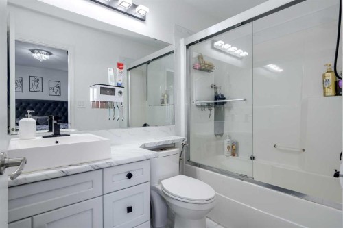 44 Parkside Crescent, Blackfalds, AB - Indoor Photo Showing Bathroom