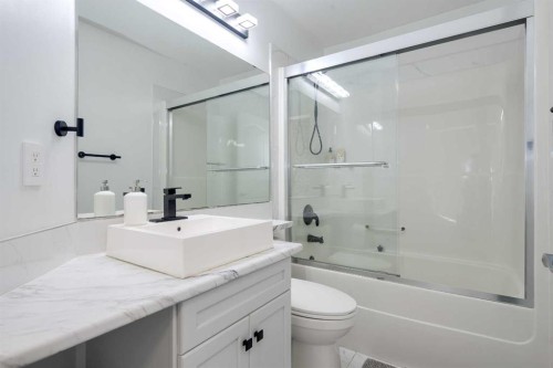 44 Parkside Crescent, Blackfalds, AB - Indoor Photo Showing Bathroom