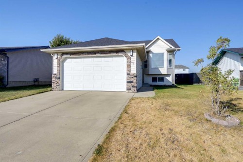 44 Parkside Crescent  Blackfalds, AB T4M 0E9