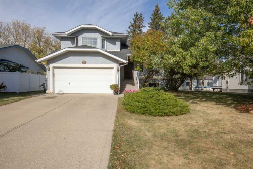 61 Pickwick Lane  Lacombe, AB T4L 1T5