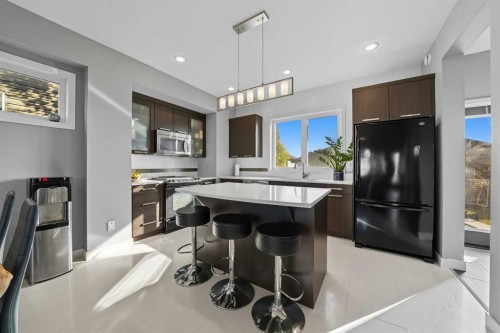 709 Cypress Lane, Springbrook, AB - Indoor Photo Showing Kitchen