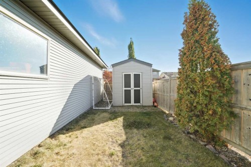 709 Cypress Lane, Springbrook, AB - Outdoor