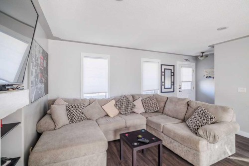 65 Fern Glade Crescent, Sylvan Lake, AB - Indoor Photo Showing Living Room