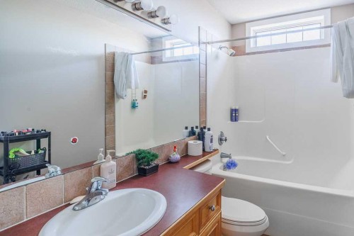 65 Fern Glade Crescent, Sylvan Lake, AB - Indoor Photo Showing Bathroom