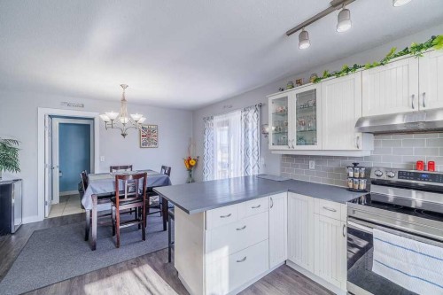 65 Fern Glade Crescent, Sylvan Lake, AB - Indoor Photo Showing Kitchen
