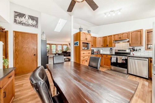 5223 56 Avenue, Eckville, AB - Indoor Photo Showing Kitchen