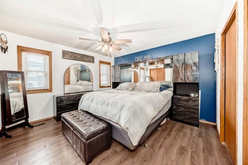 5223 56 Avenue, Eckville, AB - Indoor Photo Showing Bedroom