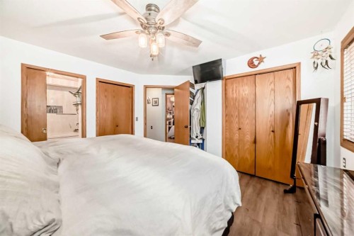 5223 56 Avenue, Eckville, AB - Indoor Photo Showing Bedroom