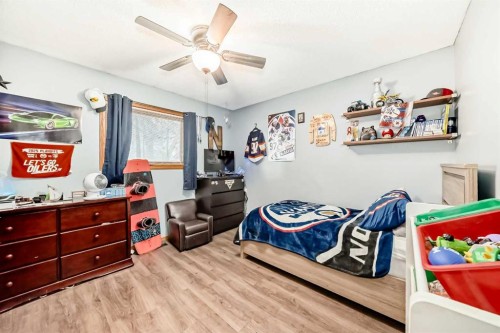 5223 56 Avenue, Eckville, AB - Indoor Photo Showing Bedroom