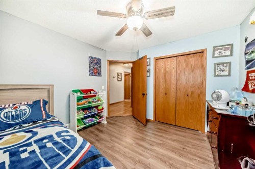 5223 56 Avenue, Eckville, AB - Indoor Photo Showing Bedroom