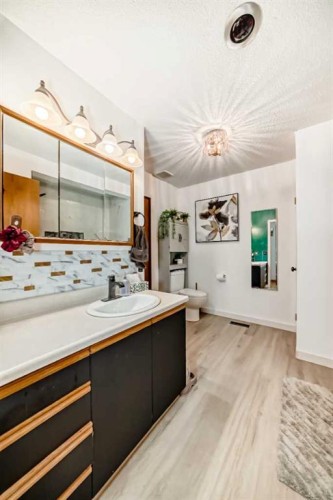 5223 56 Avenue, Eckville, AB - Indoor