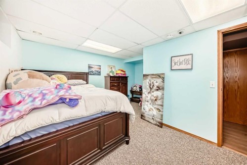 5223 56 Avenue, Eckville, AB - Indoor Photo Showing Bedroom
