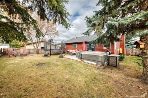 5223 56 Avenue, Eckville, AB - Outdoor With Backyard