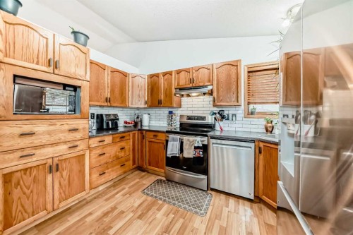 5223 56 Avenue, Eckville, AB - Indoor Photo Showing Kitchen