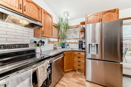5223 56 Avenue, Eckville, AB - Indoor Photo Showing Kitchen